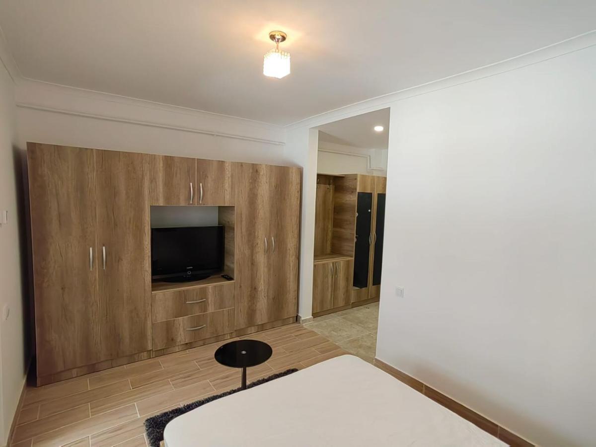 Militari Studio Roşu Exterior foto